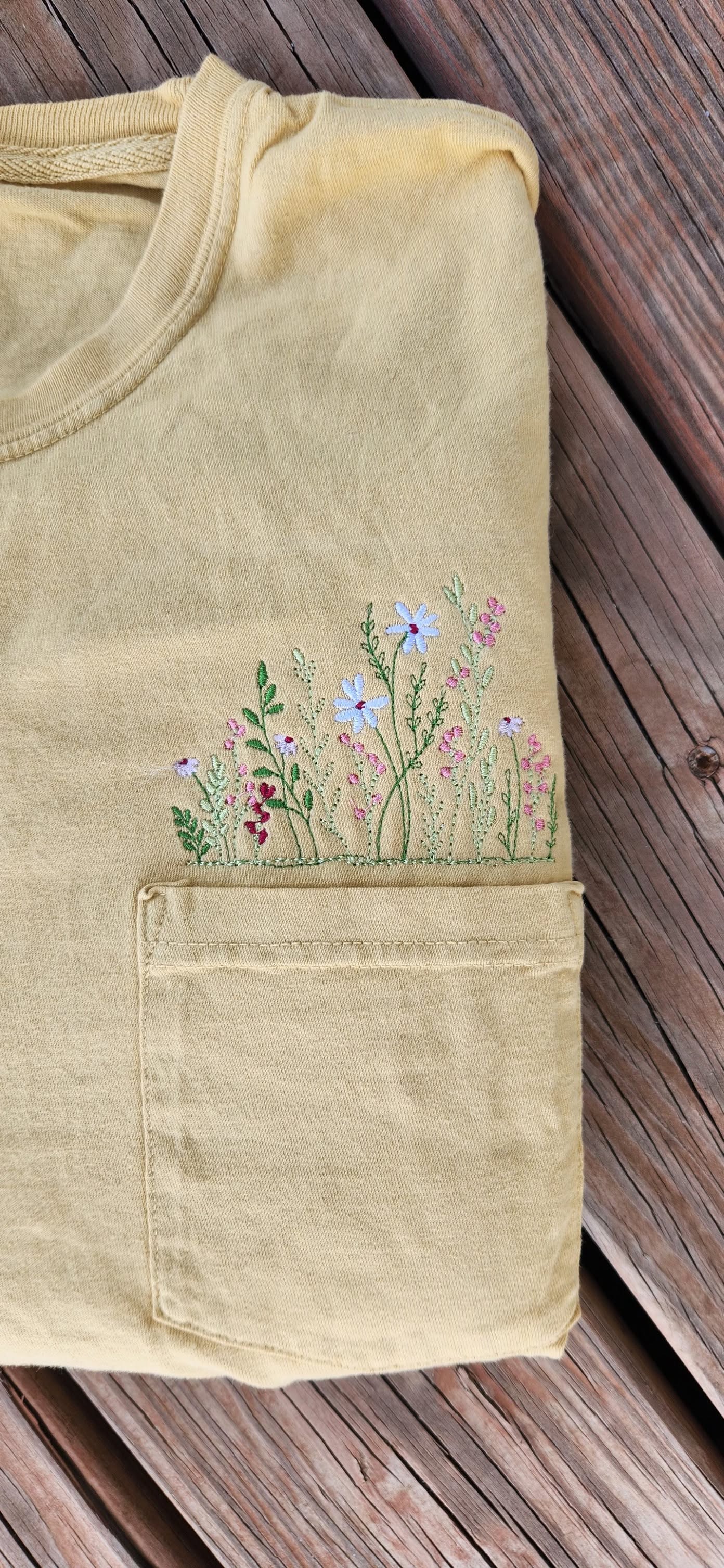 FLORAL PEEPER TEE