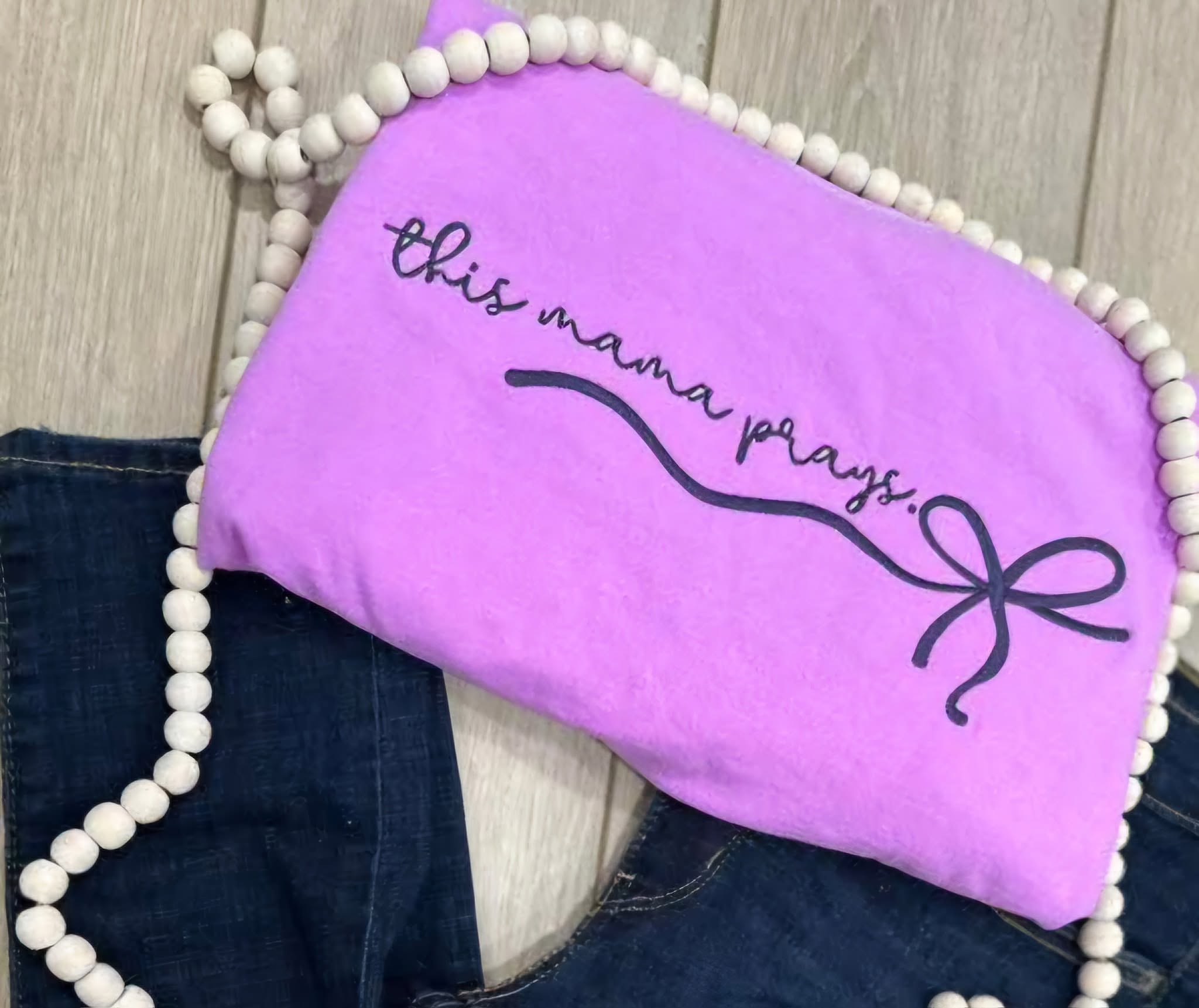 THIS MAMA PRAYS BOW TEE OR SWEATSHIRT